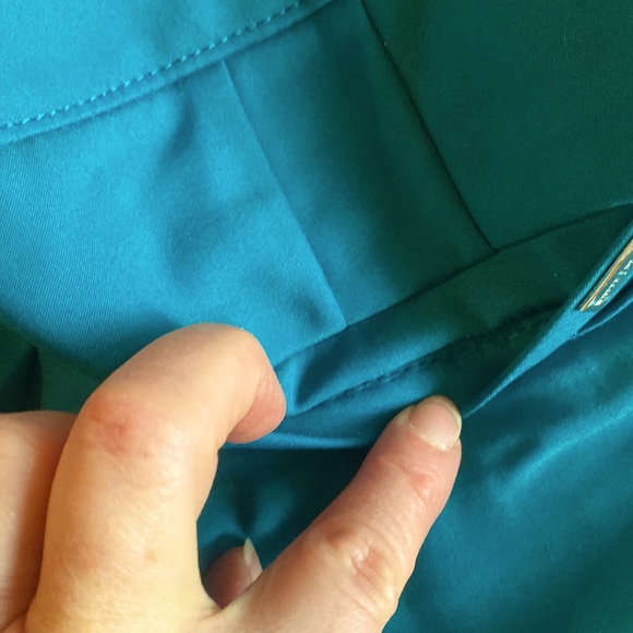 NWOT White House Black Market Perfect Form contour Crop Trousers - Picture 6 of 11